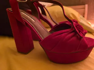 Sandalias de tacón rojo