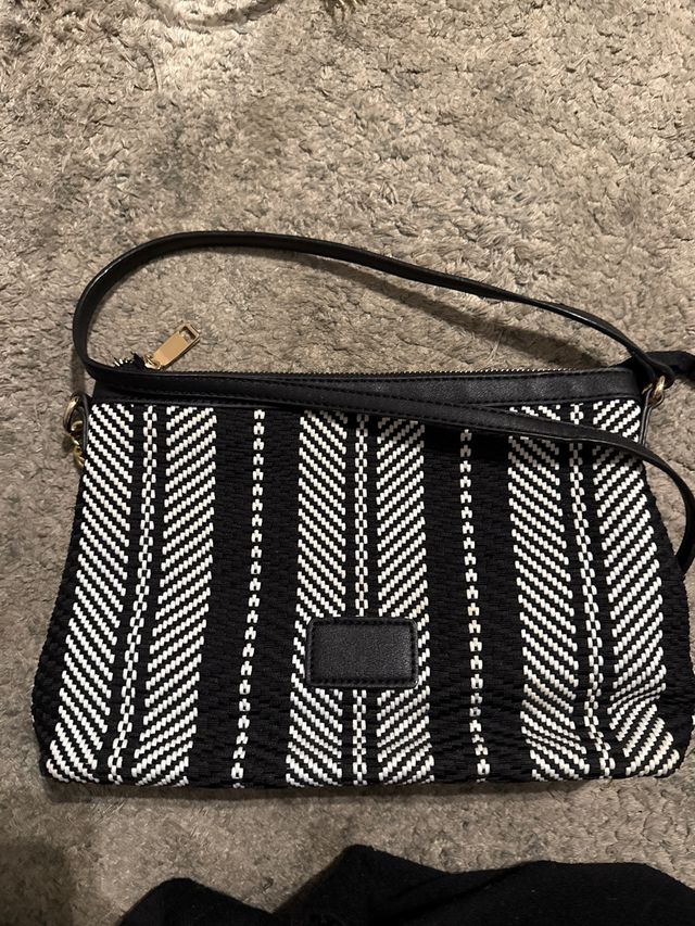 Bolso bandolera blanco y negro