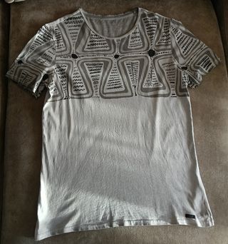 Camiseta Guess Gris Estampada Talla M