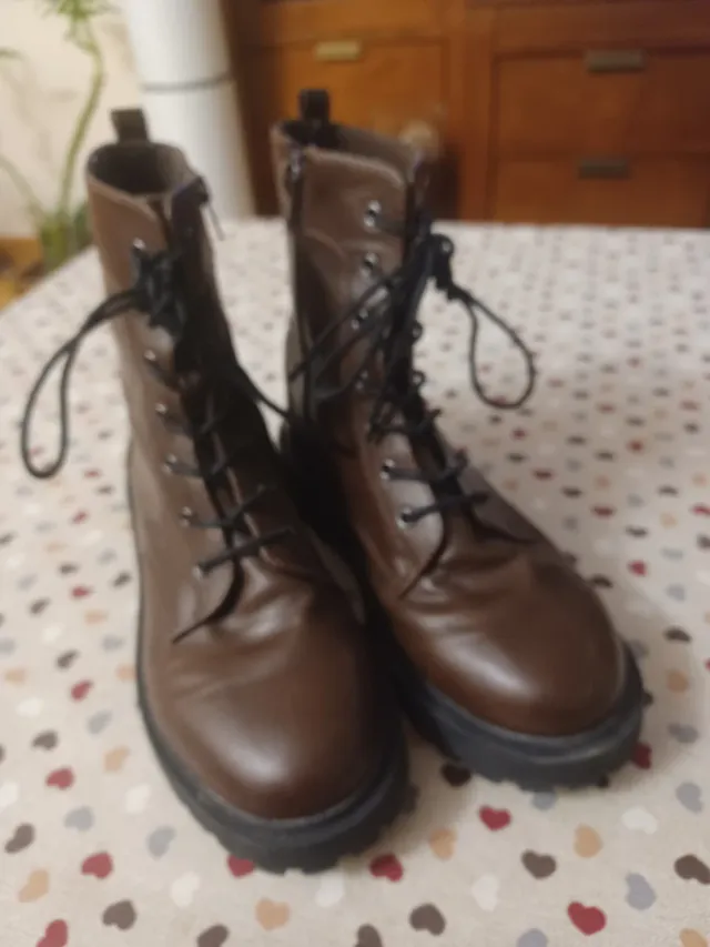 Botas de señora marrones con cordones