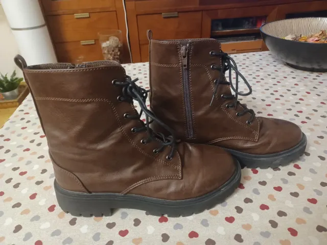 Botas de señora marrones con cordones