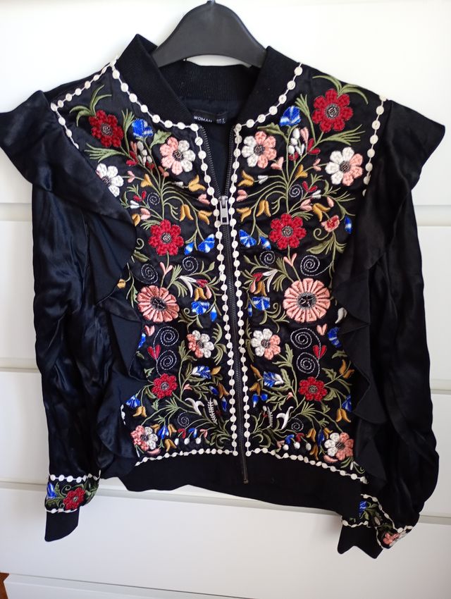 Chaqueta Zara bordada flores S