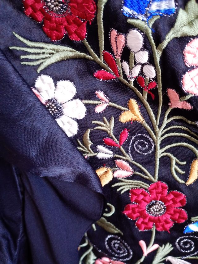 Chaqueta Zara bordada flores S