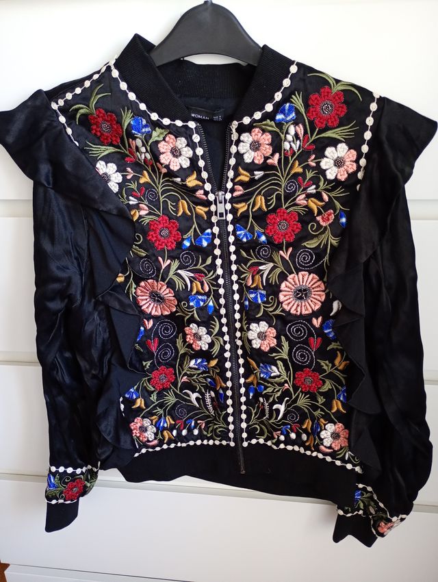 Chaqueta Zara bordada flores S