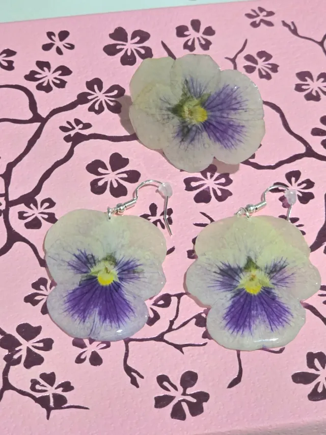 Pendientes de pensamientos y anillo de regalo