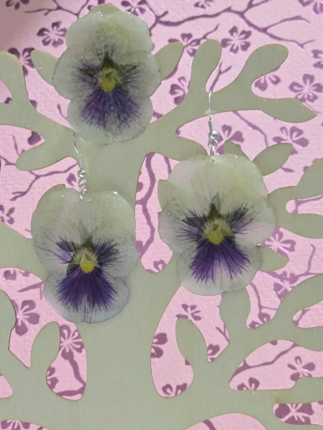 Pendientes de pensamientos y anillo de regalo