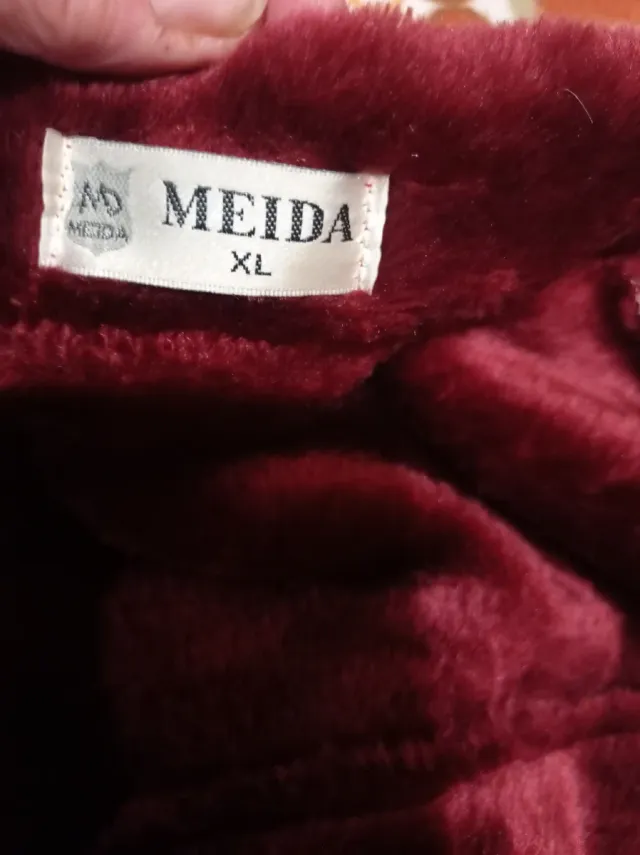 Abrigo burdeos forro borreguito talla XL