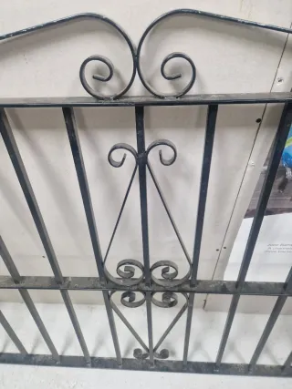 Reja de hierro forjado decorativa