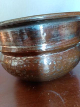 Vaso/fioriera di rame martellato