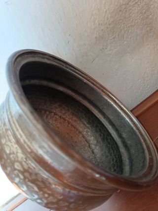 Vaso/fioriera di rame martellato