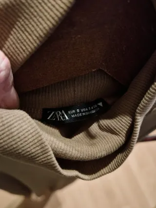 Vestido Zara cuello alto sin mangas