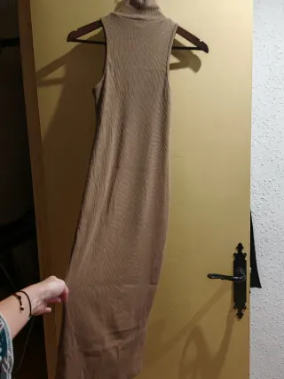 Vestido Zara cuello alto sin mangas
