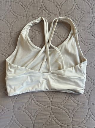 Top deportivo Oysho blanco