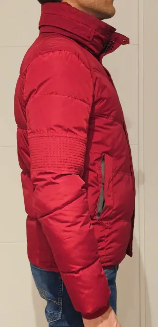 Cazadora cuello alto hombre roja