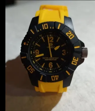 Reloj Marea Negro y Amarillo
