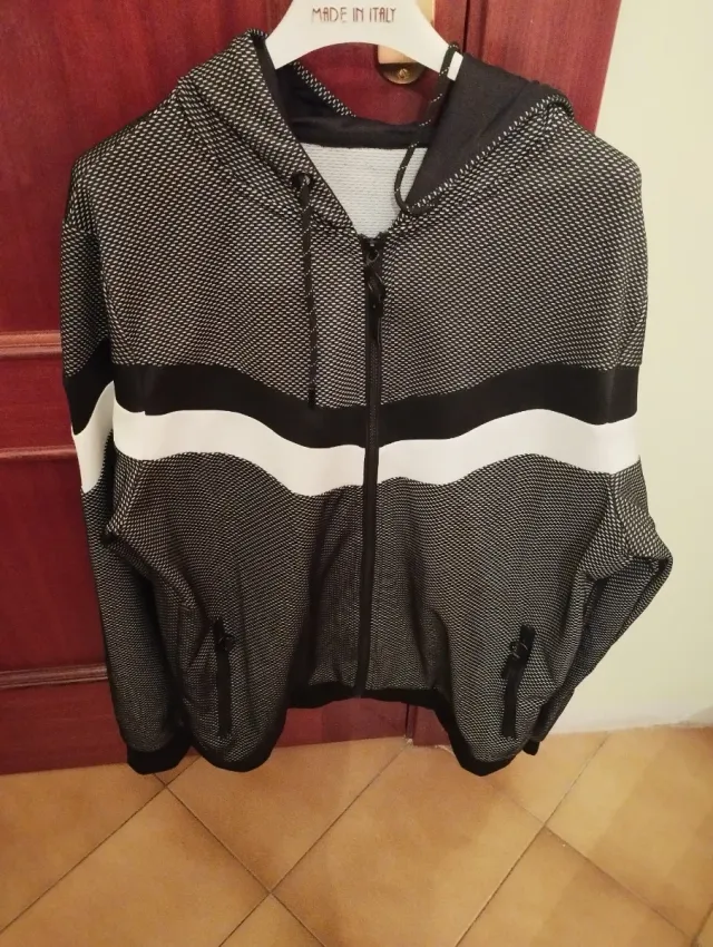 Sudadera con capucha y cremallera