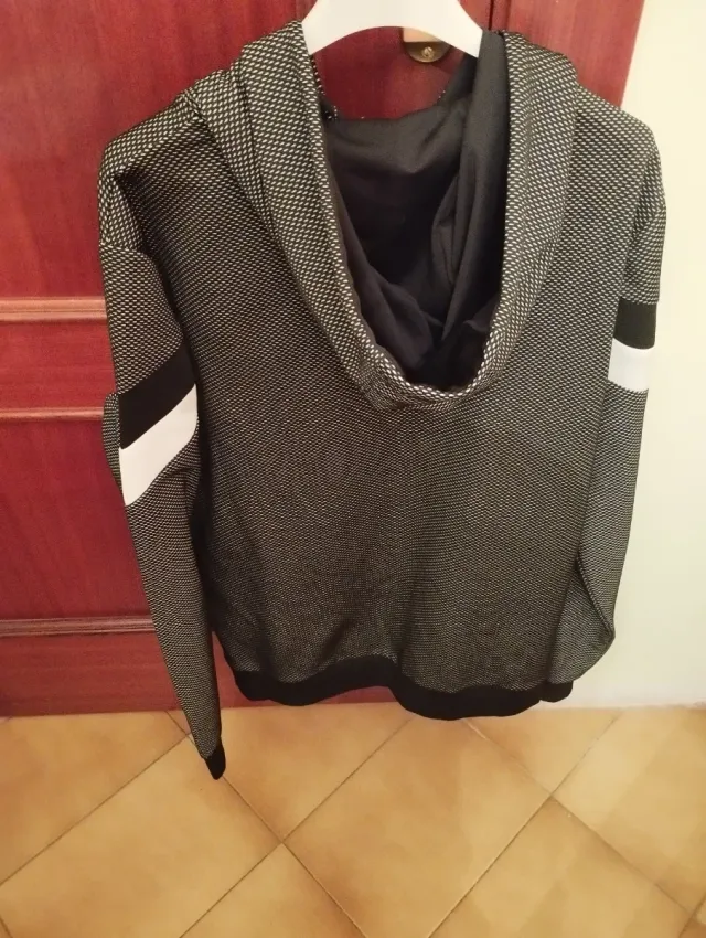Sudadera con capucha y cremallera