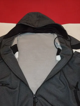 Sudadera con capucha y cremallera