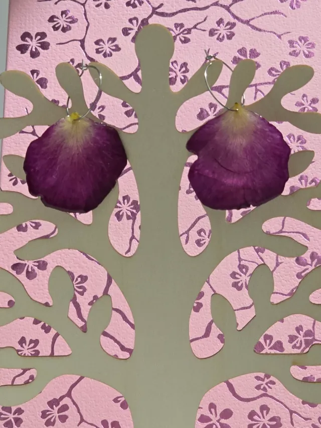Pendientes pétalos de rosa encapsulados