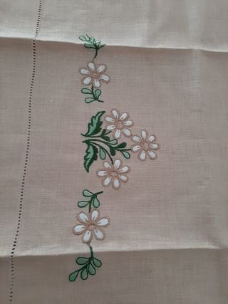 Asciugamano: lino con pizzo  artigianale. Nuovo