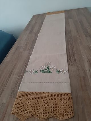 Asciugamano: lino con pizzo  artigianale. Nuovo
