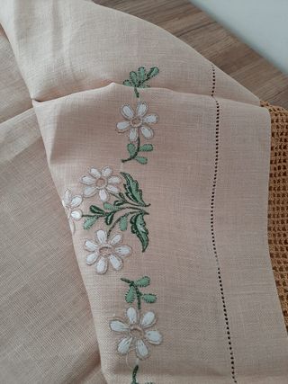 Asciugamano: lino con pizzo  artigianale. Nuovo