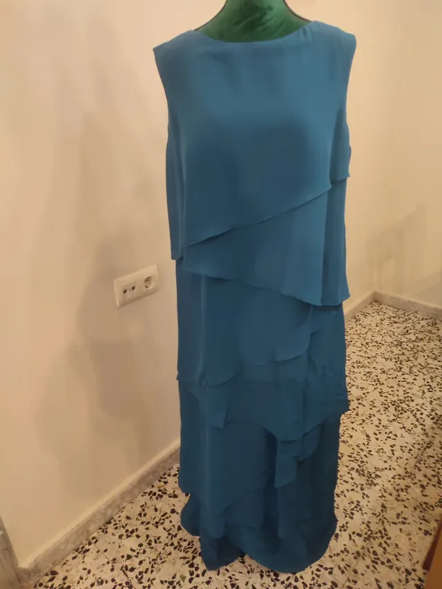 Vestido fiesta azul con volantes
