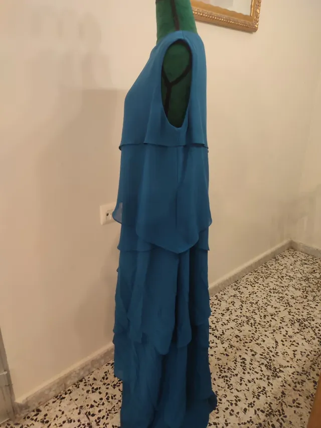 Vestido fiesta azul con volantes