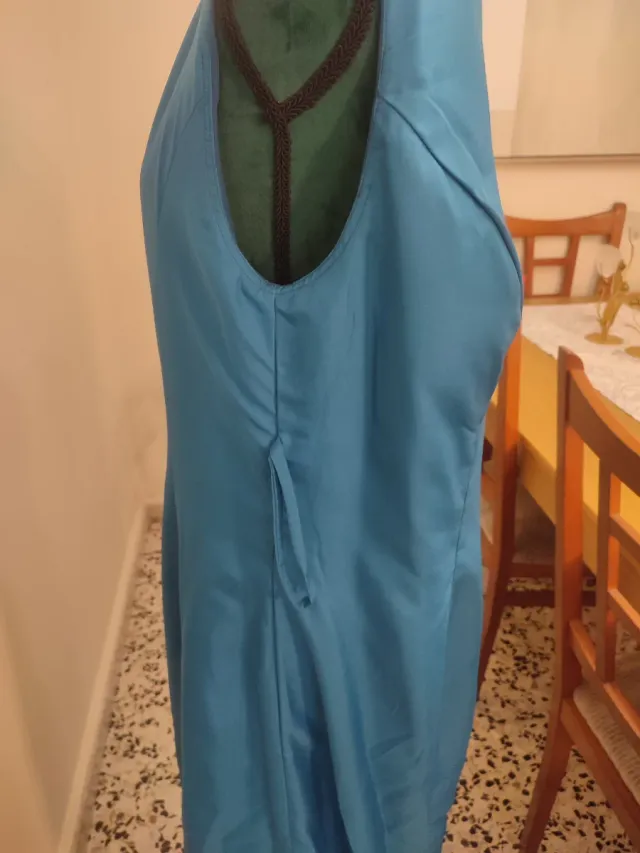 Vestido fiesta azul con volantes