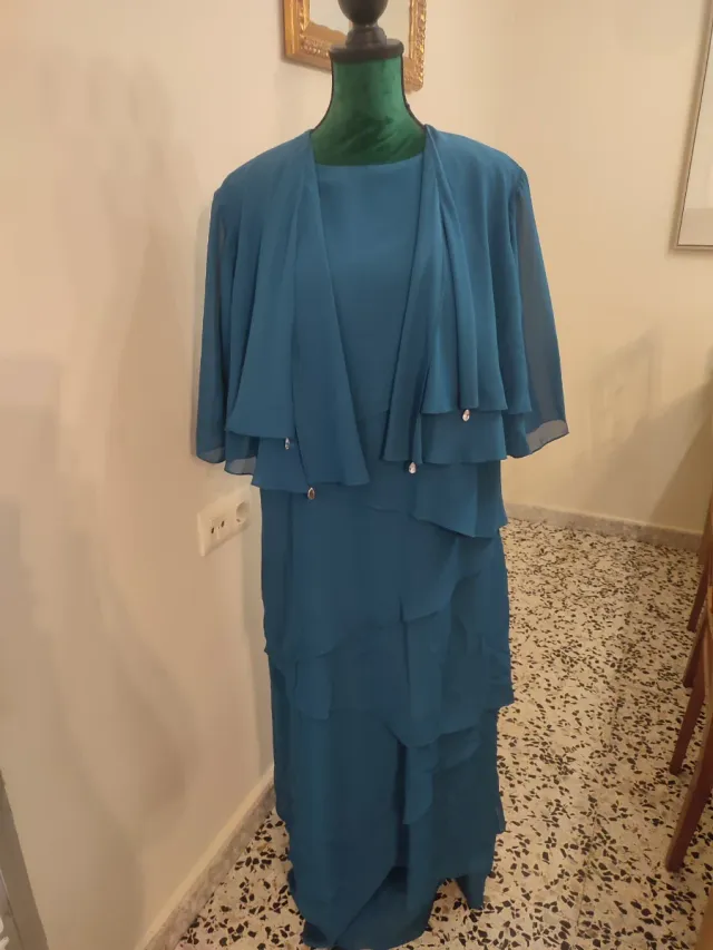 Vestido fiesta azul con volantes