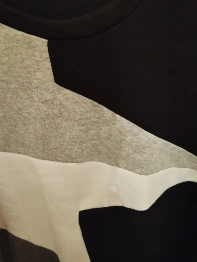 Sudadera sin capucha geométrica