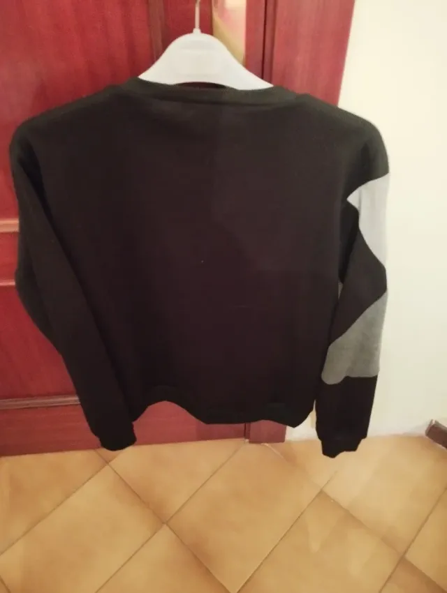 Sudadera sin capucha geométrica