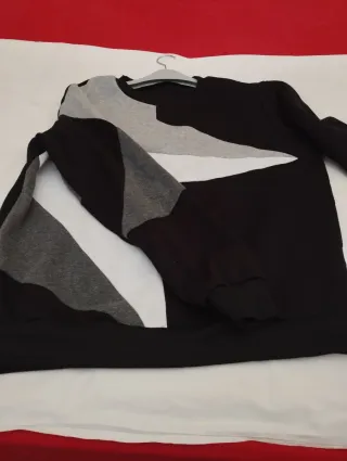 Sudadera sin capucha geométrica