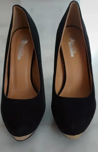 Lote 2 pares tacones negros y rojos T35