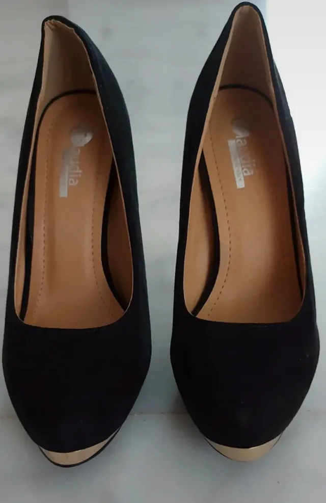 Lote 2 pares tacones negros y rojos T35