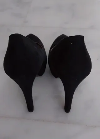 Lote 2 pares tacones negros y rojos T35