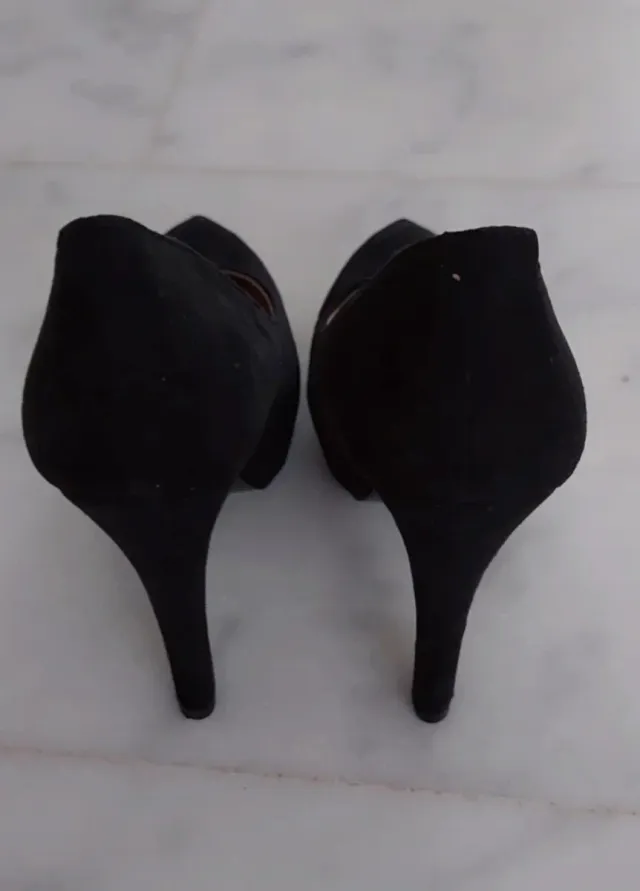 Lote 2 pares tacones negros y rojos T35