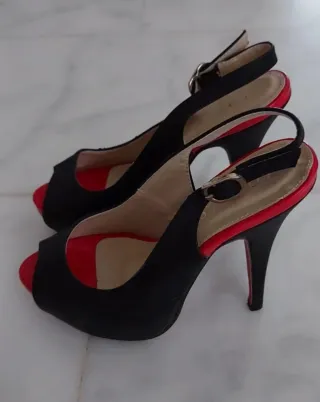 Lote 2 pares tacones negros y rojos T35
