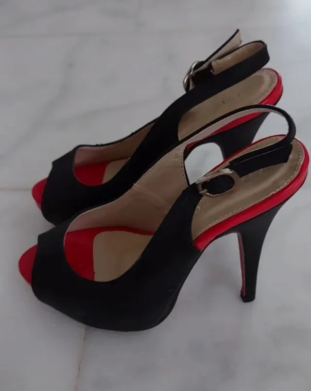 Lote 2 pares tacones negros y rojos T35