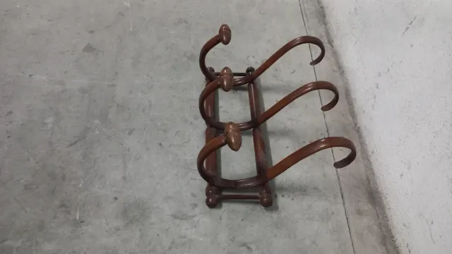 Antico appendiabiti in legno