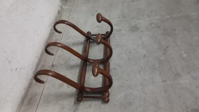 Antico appendiabiti in legno