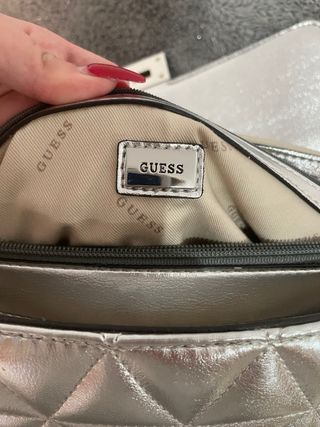 Bolso Guess Plateado Acolchado