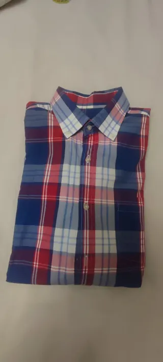 Camisa de cuadros azul y roja