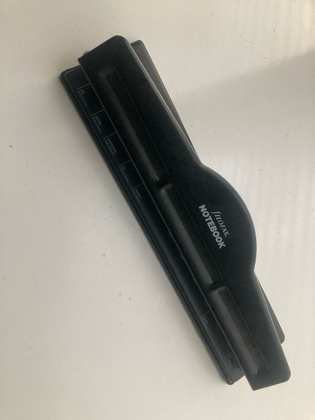 Perforadora Filofax Notebook Negra