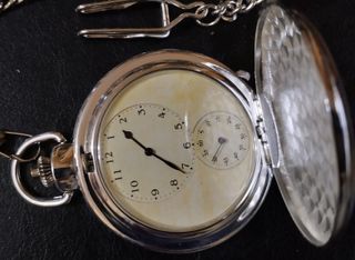 Reloj de bolsillo con cadena
