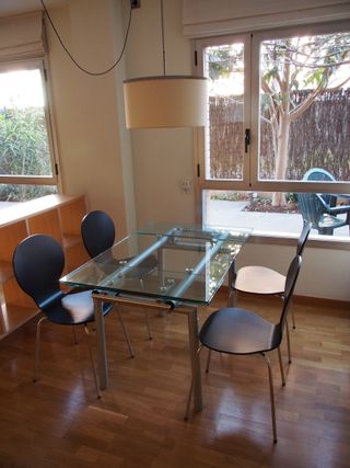 Piso planta baja con gran terraza en alquiler