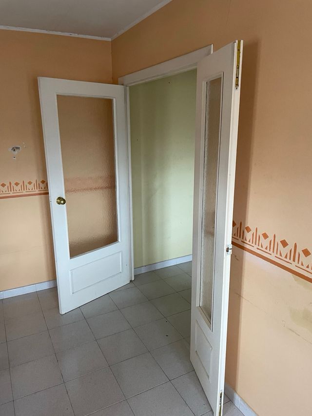 Puerta doble blanca con cristal