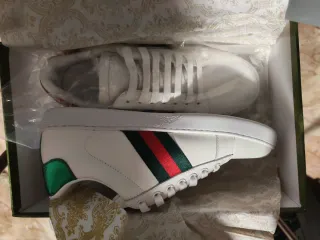 Zapatillas Gucci Blancas con Rayas Verdes y Rojas