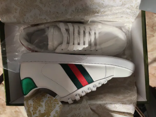 Zapatillas Gucci Blancas con Rayas Verdes y Rojas