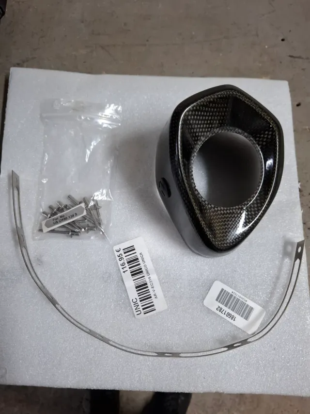 Akrapovic TMAX Carbono